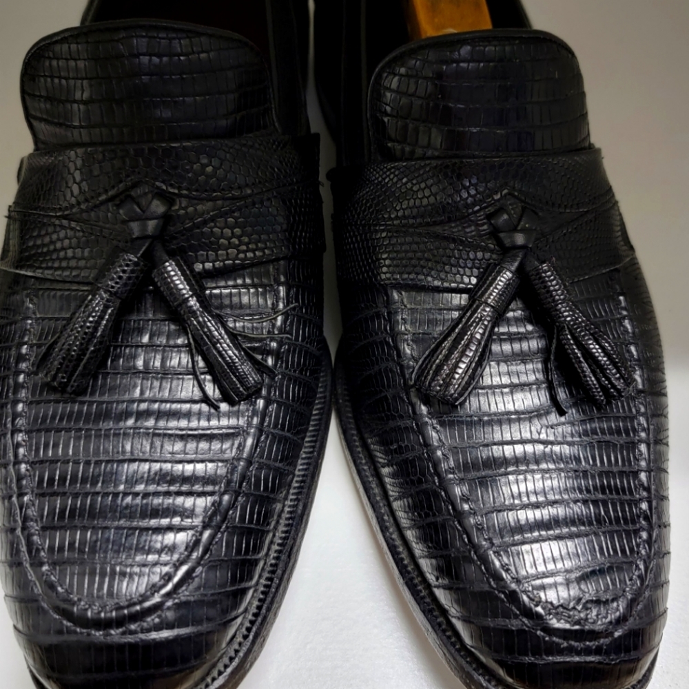 Allen Edmonds Clayton genuine lizard black moccasin toe tassel slip on 8 1/2